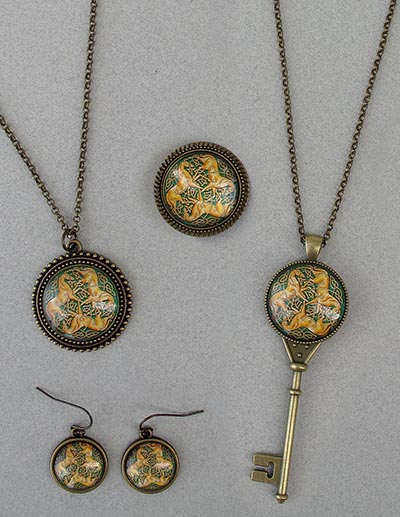 Celtic Knot 3 Horses Jewelry